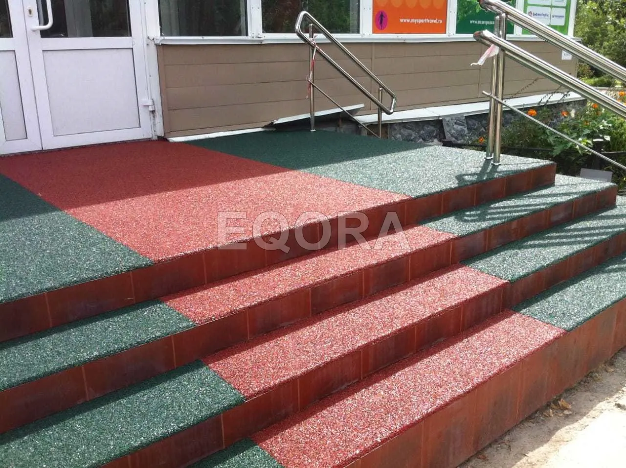 Резиновое покрытие на травмоопасные участки из резиновой крошки в Долгопрудном